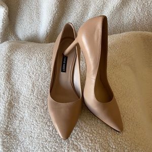Nine West nude heels/pumps